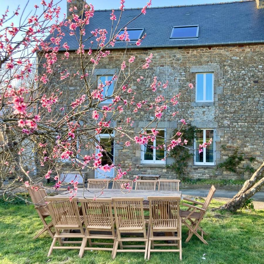 Bed and Breakfast La Breizhidence Комбур Екстер'єр фото