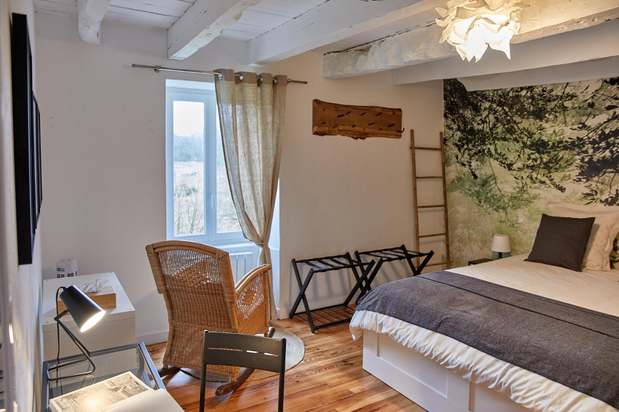 Bed and Breakfast La Breizhidence Комбур Екстер'єр фото