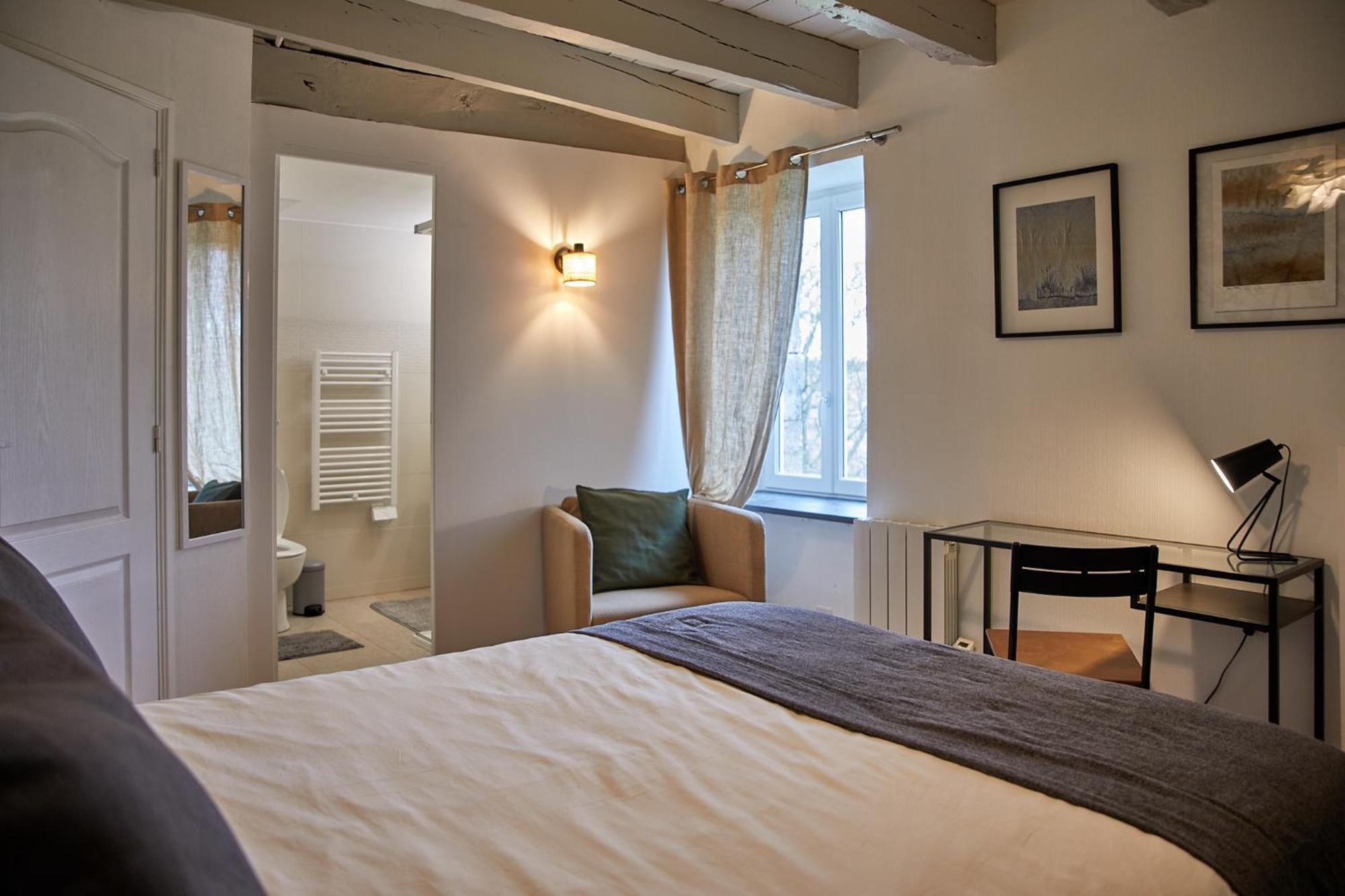 Bed and Breakfast La Breizhidence Комбур Екстер'єр фото